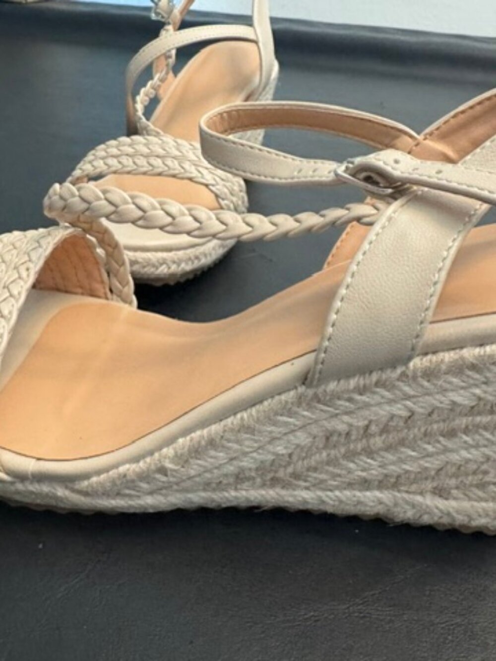 Womens Wedge Sandles New - Never Worn - Size 8.5 - Picture 2 of 7